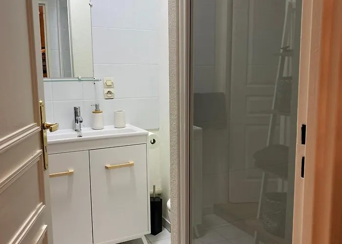 Апартаменты Centre Renovated 4 People - Terrace